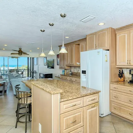 Villa Crescent Royale 305